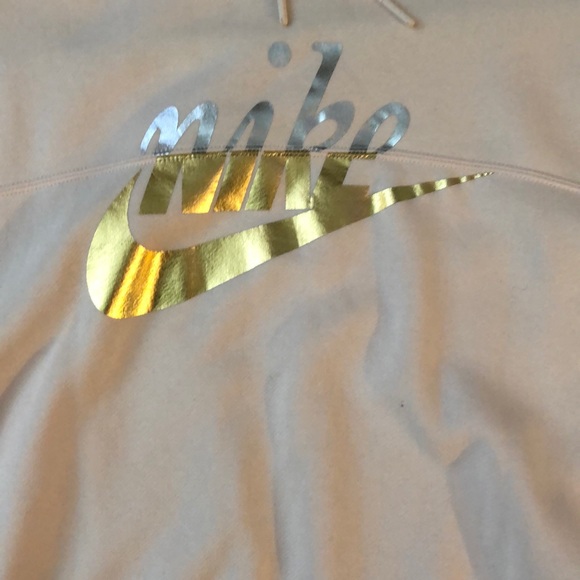 Nike cropped hoodie NWOT - Picture 2 of 4